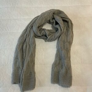 Elegant Gray Knit Scarf